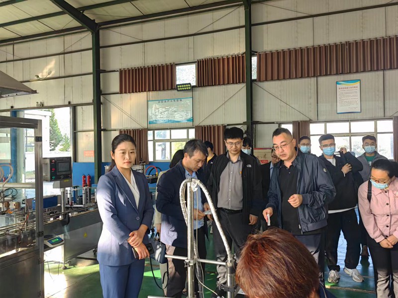 鄭（zhèng）州大學化（huà）工學院博士研究生研學團（tuán）蒞臨公司中牟廠區(圖3)